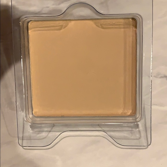 💚Aveda mineral dual foundation in Aster 🥰 - Picture 3 of 5